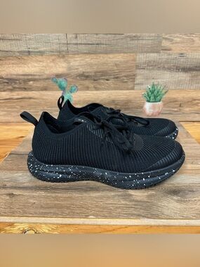 Snibbs Rovr non slip work sneakers speckled black womens 8.5 Men’s 7 bartender